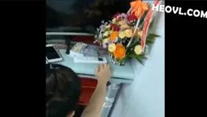 Không chịu đi tắm vì nứng quá cần quan hệ luôn !