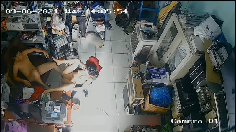 Vợ anh xã trả bài nhau trong của cò máy tính
